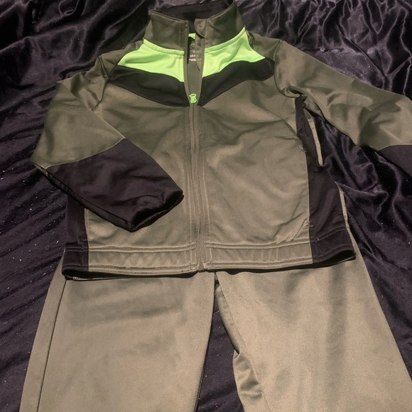 Boys Classic Jogger Set Green/Black glow in the dark jogger jacket Size 10/12 - Picture 6 of 8